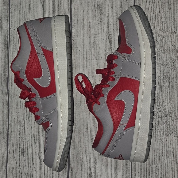 Air Jordan 1 Women's Low Split Gym Red / Cement Gray / Black Size 7 - Picture 3 of 10